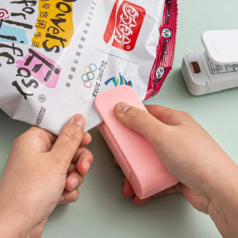 Kitchen Gadgets Mini Heat Bag Packaging Sealer Portable Plastic Bag Clip Sealing Machine Food Storage Seal Snack Sealing
